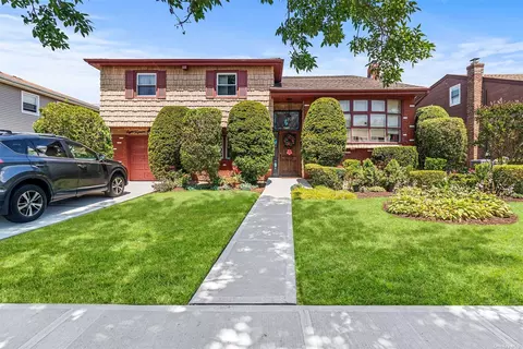 815 Flanders Dr, Valley Stream, NY 11581