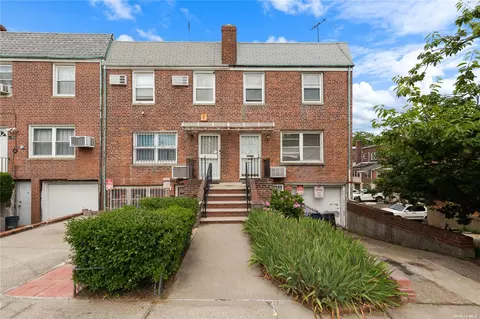 61-38 150 St, Flushing, NY 11367