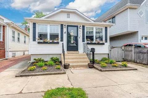 522 W Hudson St, Long Beach, NY 11561