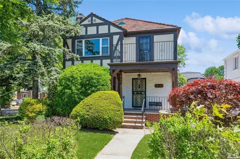75-03 195th St, Fresh Meadows, NY 11366