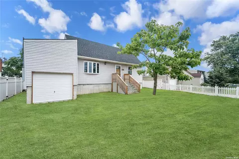 1049 Jefferson St, Baldwin, NY 11510