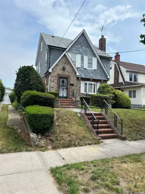 137-53 Belknap St, Springfield Gardens, NY 11413