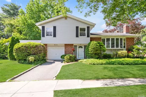 37 Lewis Ln, Port Washington, NY 11050