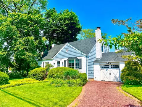 73 Jackson Ave, Rockville Centre, NY 11570