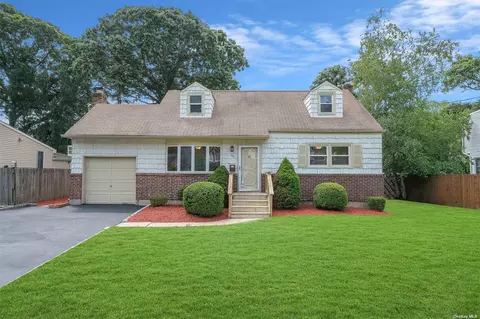 46 Irving Ave, North Babylon, NY 11703