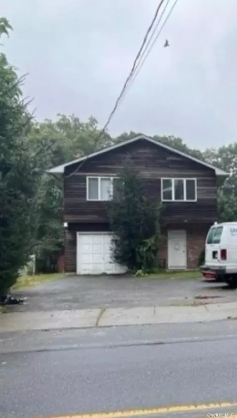 232 W Pulaski Rd, Huntington Station, NY 11746