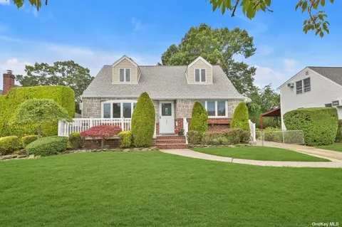 820 Mayer Dr, Wantagh, NY 11793