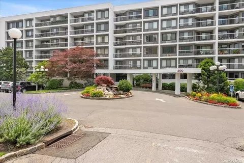 200 High Point Dr #PH15, Greenburgh, NY 10530