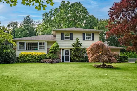 103 Buttercup Ln, Huntington, NY 11743