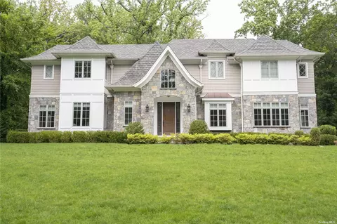 31 Rockhollow Rd, Manhasset, NY 11030