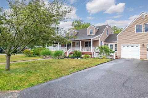 52 Hamilton St, Amityville, NY 11701