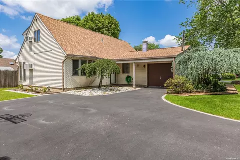 470 Raft Ave, Holbrook, NY 11741