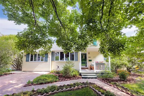 84 Jefferson Rd, Farmingdale, NY 11735