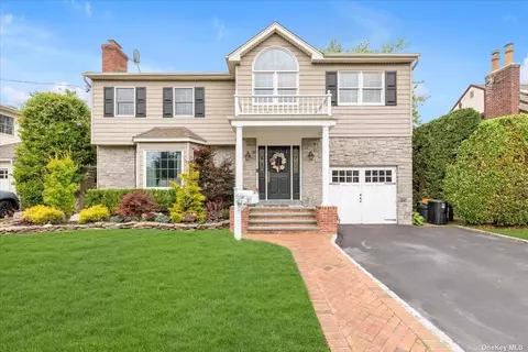 30 Fenton Pl, Lynbrook, NY 11563
