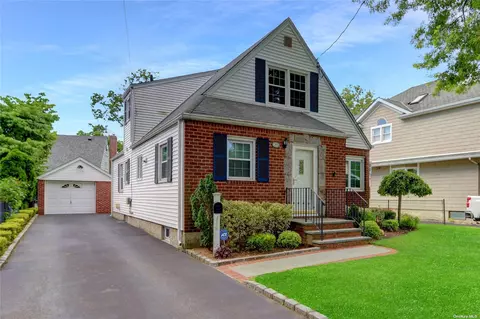 808 5th Ave, New Hyde Park, NY 11040