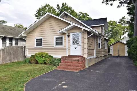 97 Weichers Ave, Ronkonkoma, NY 11779
