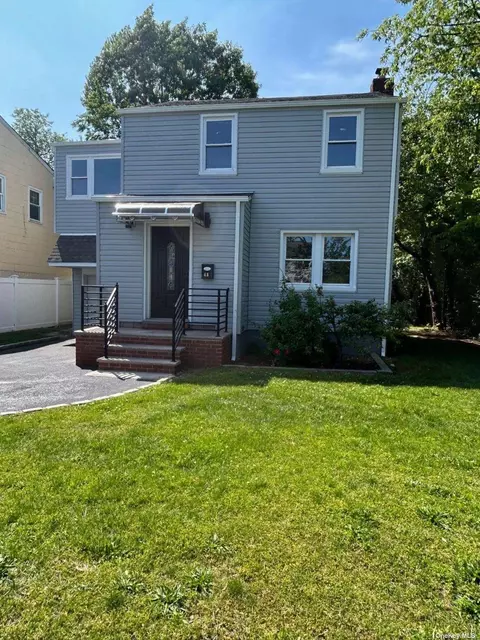 48 Opal St, Elmont, NY 11003