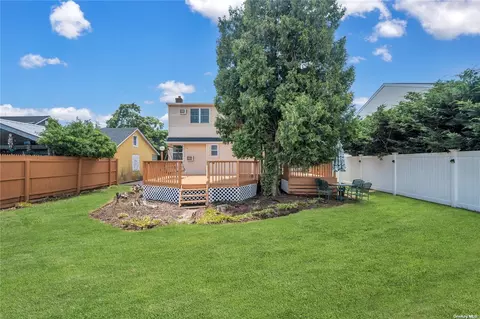 31 Dante Ave, Hicksville, NY 11801
