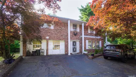 14 Summercress Ln, Coram, NY 11727