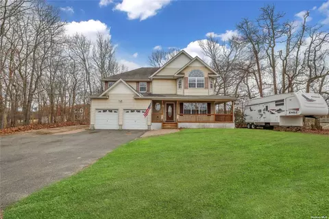 381 Deep Hole Rd, Baiting Hollow, NY 11933