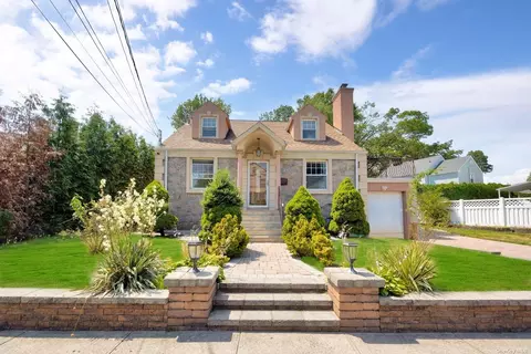220 N Corona Ave, Valley Stream, NY 11580