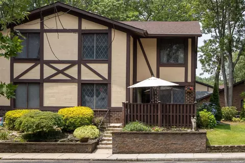 148 Cambridge Dr #148, Port Jefferson Station, NY 11776