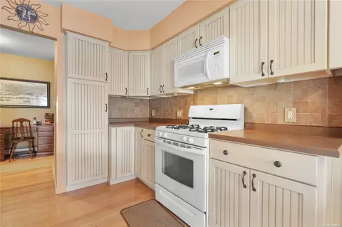 15 Florence #A, Freeport, NY 11520