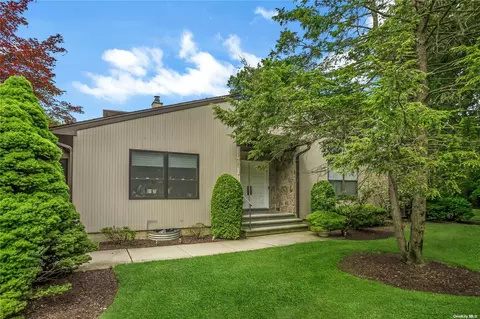 30 Doral Dr #30, Manhasset, NY 11030