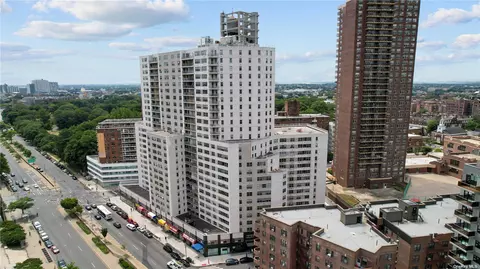 125-10 Queens Blvd #1709, Kew Gardens, NY 11415