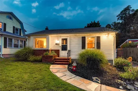 25 Burr Ave, Kings Park, NY 11754