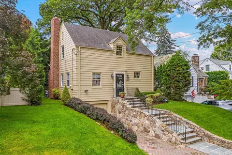 128 Park Ave, Manhasset, NY 11030