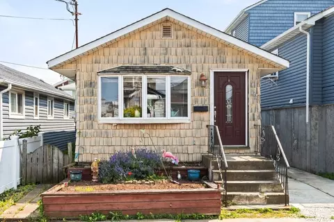 14 E 7th Rd, Broad Channel, NY 11693