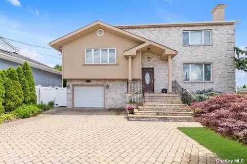 2862 Valerie Ct, Merrick, NY 11566
