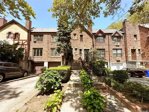 190-15 35th Ave, Flushing, NY 11358
