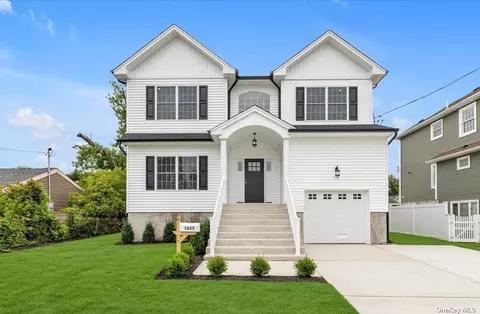 1035 Hayes St, Baldwin, NY 11510