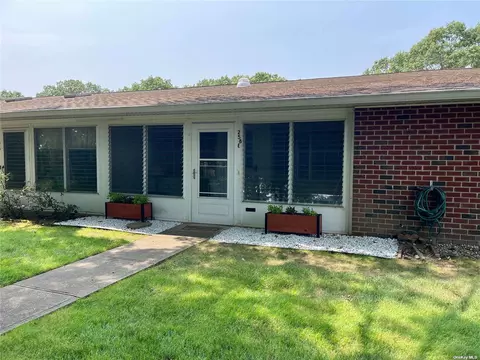 258 Newcastle #258E, Ridge, NY 11961