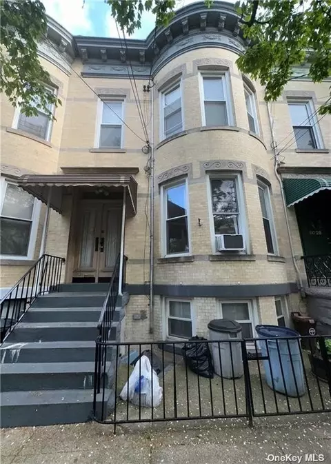 60-30 71st Ave, Ridgewood, NY 11385