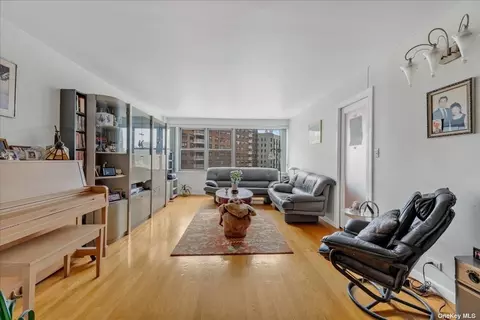 125-10 Queens Blvd #715, Kew Gardens, NY 11415