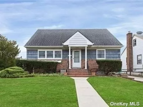 245 Pearl St, Lawrence, NY 11559