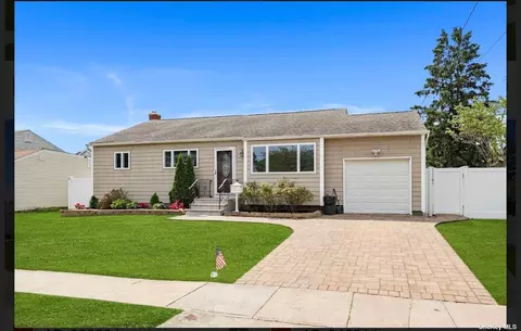 220 Plitt Ave, Farmingdale, NY 11735