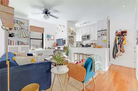 21-15 33rd St #5H, Astoria, NY 11105