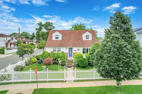 121 Horton Ave, Valley Stream, NY 11581