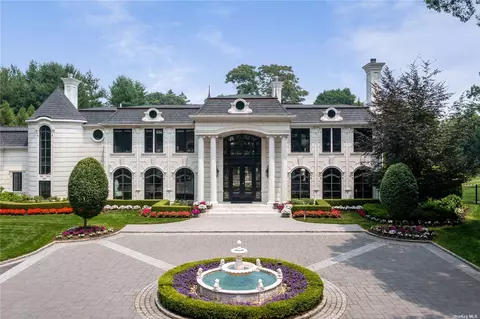353 Juniper Dr, Oyster Bay, NY 11771