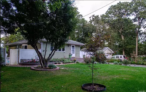 39 Patchogue Ave, Mastic, NY 11950