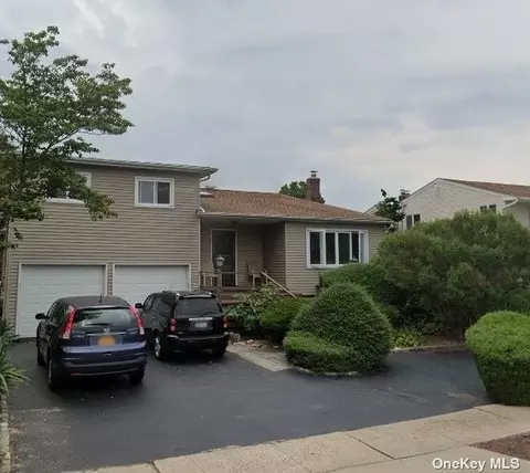 3370 Robbin Ln, Merrick, NY 11566