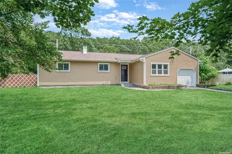 59 Bellwood Ave, South Setauket, NY 11720