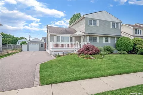 11 London Rd, Syosset, NY 11791