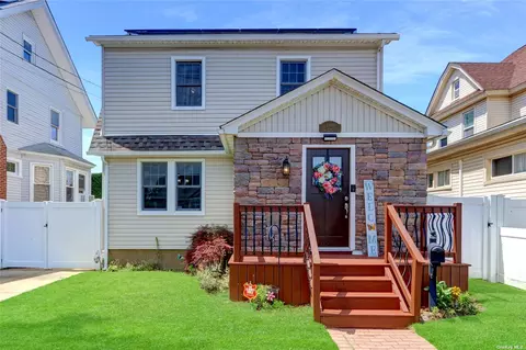 2856 Davis St, Oceanside, NY 11572