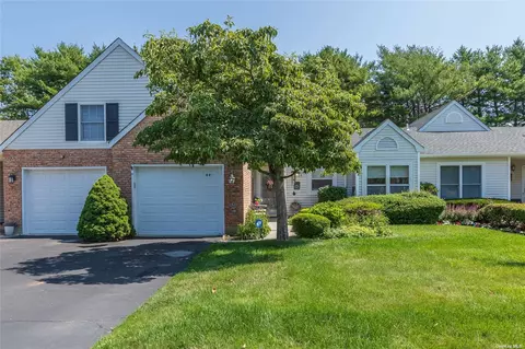 49 Chippendale Dr #49, Mount Sinai, NY 11766