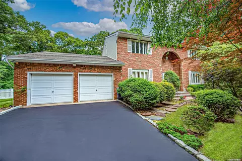 3 Dora Ct, Commack, NY 11725